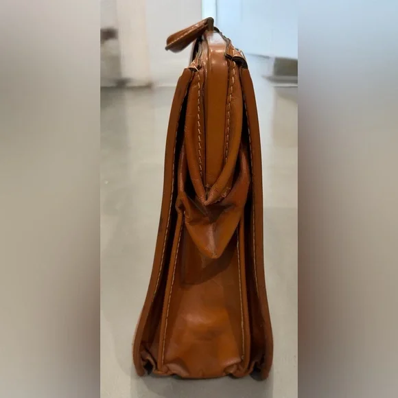 Classic Tan Leather Men's Bag - Picture 6 of 8